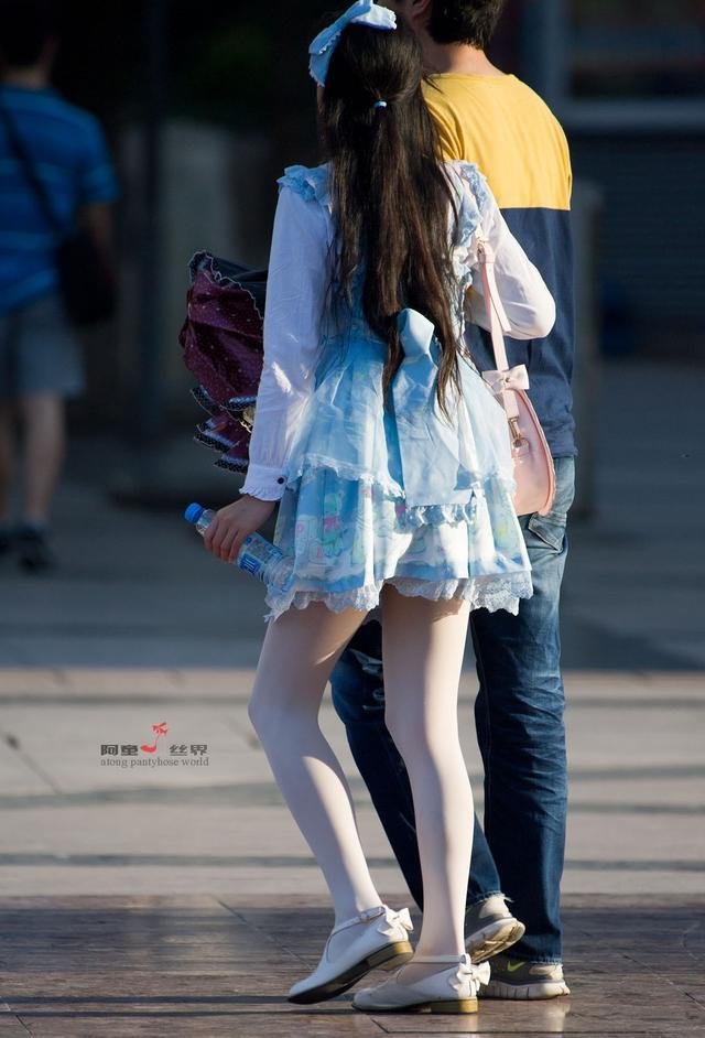 街拍美女白色萝莉感觉,相当顺滑的电影,很清纯情趣内衣丝袜推销员图片