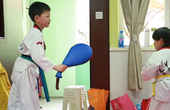 《跆拳少年》：小小少年练习跆拳道 强身炼心提升自我