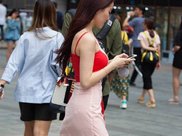 街拍气质小少妇性感抚媚