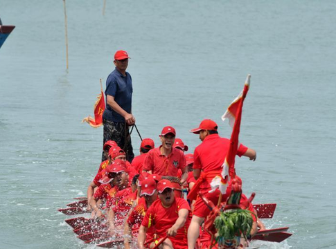 福建连江四百年的传统 海上赛龙舟