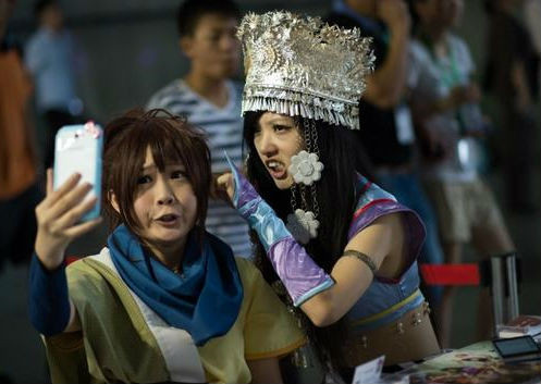 ChinaJoy变味了:女主播挤死了ShowGirl