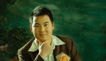 个人资料盛大为,本名盛严康,青年歌唱家,正式身份是来自陕北老区的