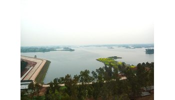 基本简介 三岔湖(英文名称:three forks lake)景区位于四川省资阳市