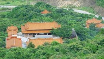 座落于普宁市大南山镇灰寨村寨后山,距流沙市区8公里,交通方便.