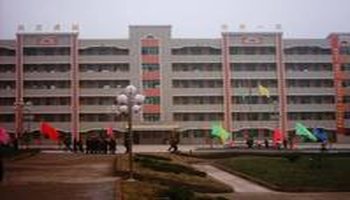 大竹县观音中学是大竹县首批"名学校","最佳文明单位".