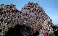 火山群由16座火山锥组成,主要有东尖山,西尖山,大孤山,小孤山,莫里