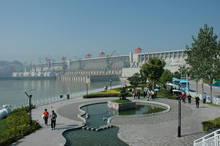 坛子岭远观三峡大坝