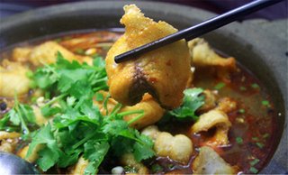 <em>重庆辣妹子火锅城</em>,建议4人使用,提供免费WiFi