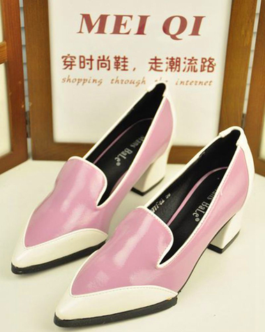 <em>美丽说蘑菇街女鞋</em> <em>时尚</em>百搭金属尖头黑色超高