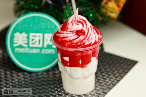 草莓\/蓝莓\/巧克力圣代,营养丰富、品味独特