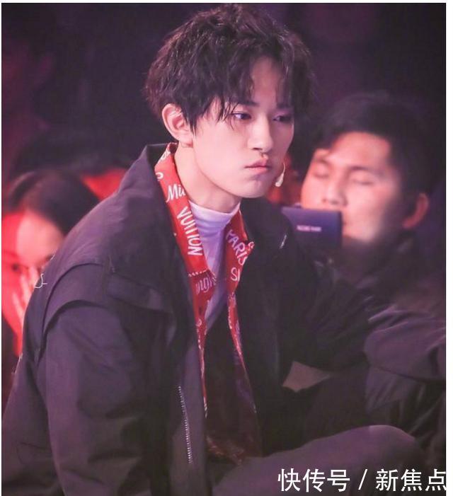 蔡徐坤、鹿晗、王俊凯等hold住中分发型的真男