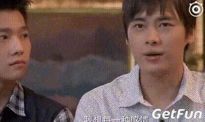 再对比一下微微一笑里杨洋看向郑爽的表情,有没有发现点什么?