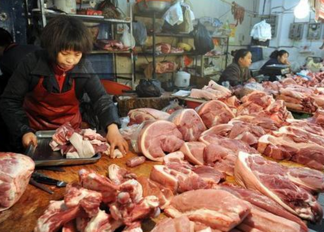 外国人从来都不吃猪肉的原因，看完后“吓得”我只敢吃牛肉了