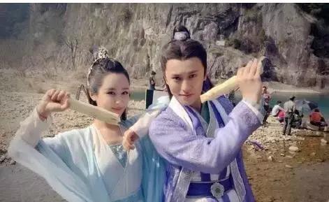此番和杨紫的恋情也是因为俩人一同合作《青云志》而因戏生情.