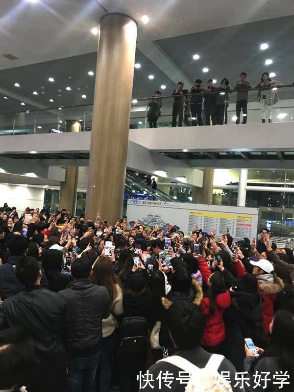 易烊千玺韩国机场遭围堵,今天却遇到这糟心事