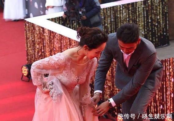 最不会穿高跟鞋的女星杨紫,真的摔跤了,网友这