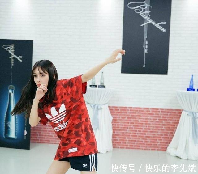 女星踢腿宋茜专业,热巴霸气,景甜高难度,看见杨