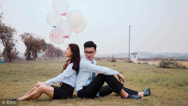 如果约会时你不会聊天，那么你可以给他讲个故事