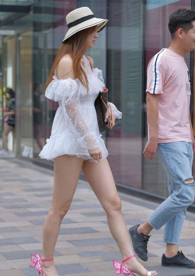 俏丽性感的美女街拍:优雅高贵的美女,展现女性年轻气质 太阳城138cm