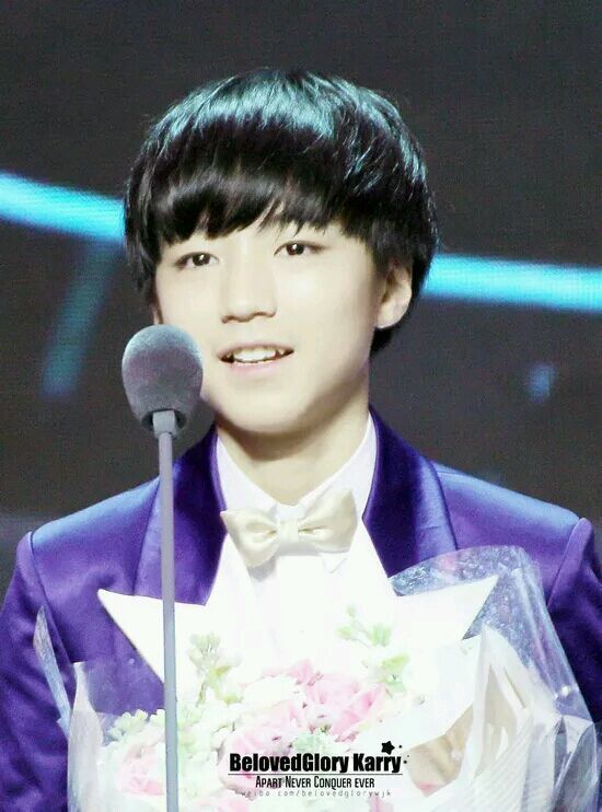 ...的图片分享-堆糖 王俊凯和王源小时候照片 易烊千玺小时... tfboys王源婴儿肥童年照 也让我们看到了小时候的王源 粉丝看到王源的旧照纷纷留言 王源# 小时候的源源好可爱咯 小时候的源_来自格兰德法德先生的图片分享-堆糖 王俊凯和王源小时候照片 易烊千玺小时候的照片 王源小时候车祸