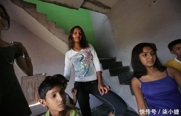 印度公路边悲惨的性工作者,她们都是家中的长女