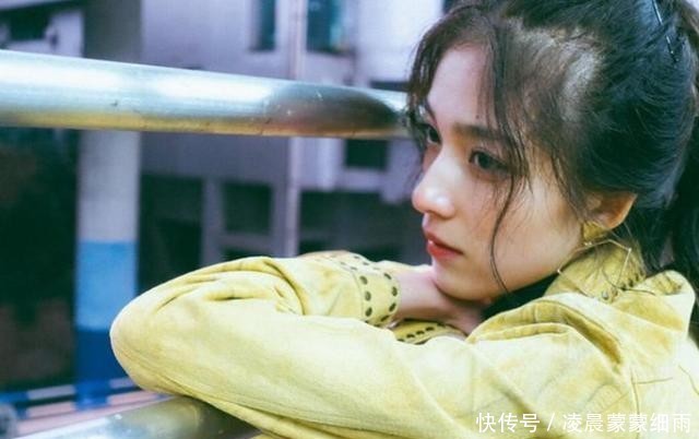 磊儿和王一迪 t010af2af8bf2127756.jpg
