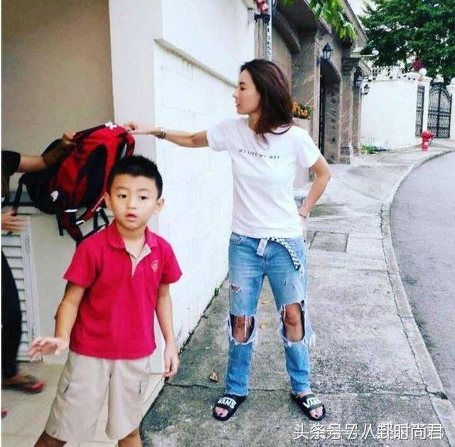 王菲怀孕大肚子遮不住,谢霆锋花800万祈福,张