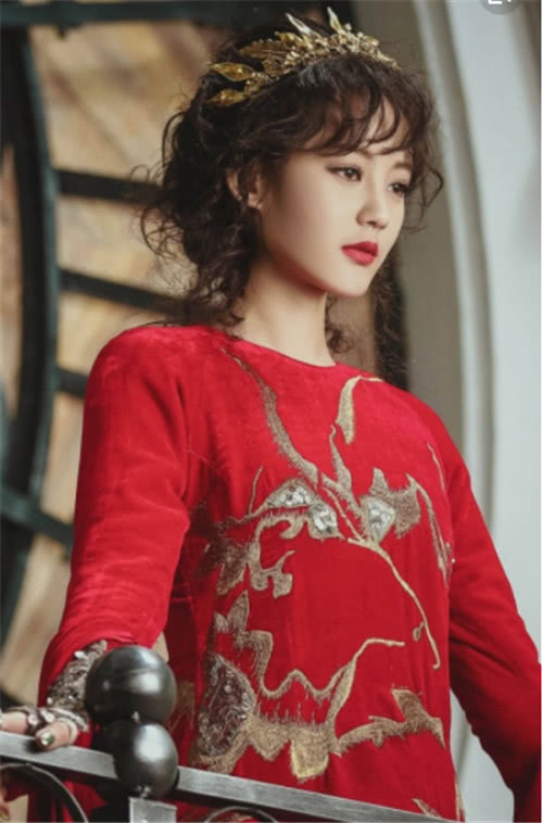 邓伦李一桐新剧《海棠经雨胭脂透》,聂倾城重