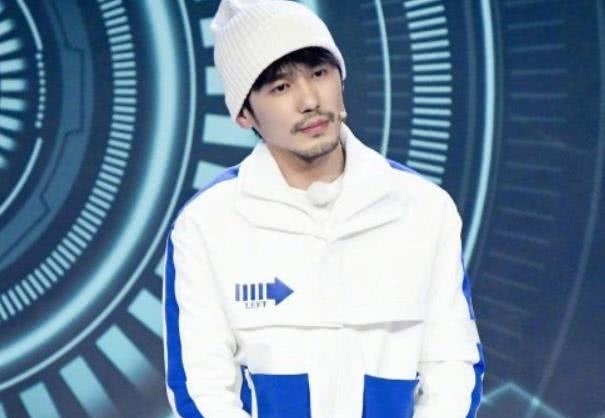 《奔跑吧》黄旭熙猜白宇43岁被骂,李晨解围没