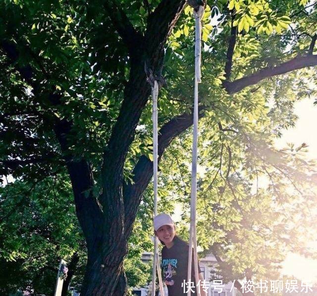 周冬雨、迪丽热巴、关晓彤、谢林彤 不负春光