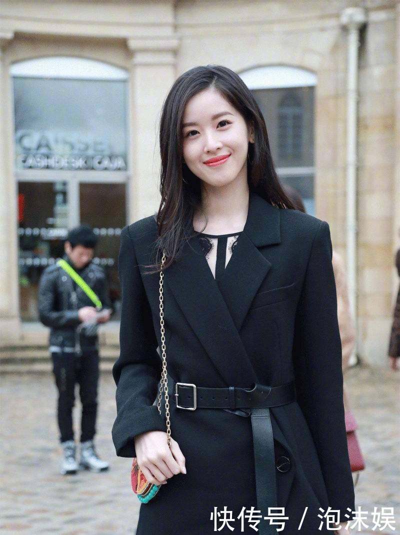 气质丝毫不输刘诗诗的章泽天,难怪刘强东会这