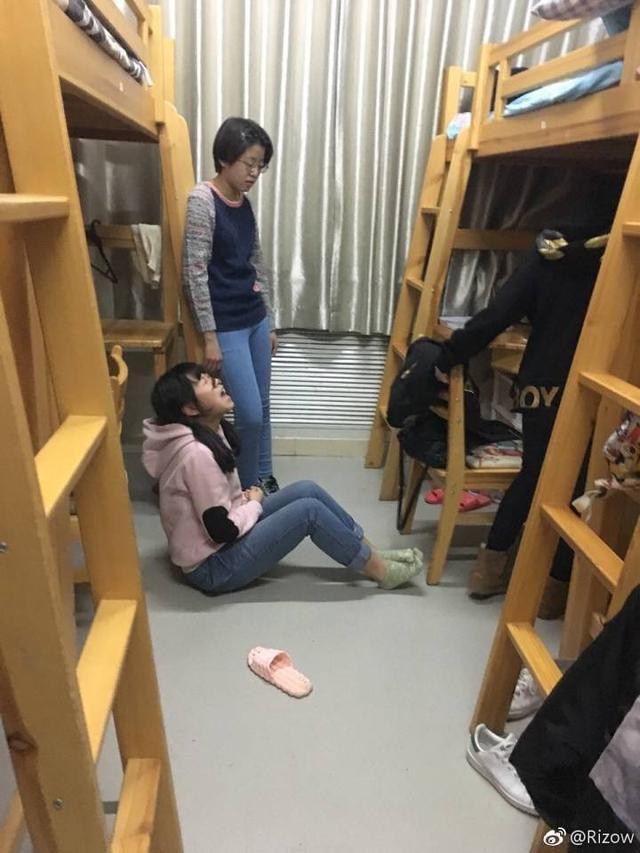 宿舍搞笑趣事合集:跟你说有女生要来,让你把衣服穿上也不穿