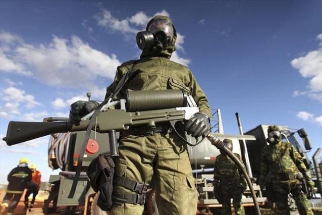 此国土地面积大经济好,足球踢得最好,但军事战