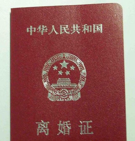 爸去世继母将我养大，儿子满月她儿子送我一套房，我的婚姻到头了