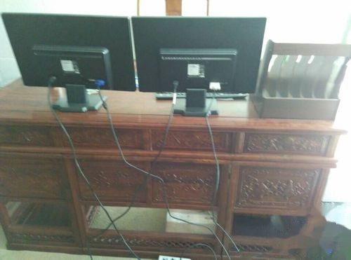 怎么连接两个显示器 t011179d608fd0108c8.jpg