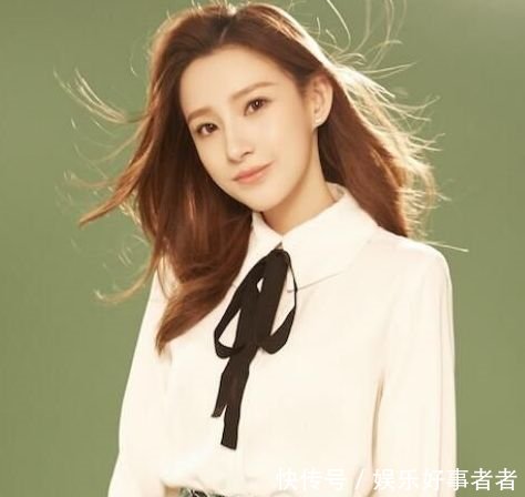 最年轻的央视主持人,因滑落时情趣走秀一举成护垫内裤图片