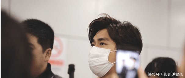 李易峰回京飞机延误, 粉丝机场坚守到半夜