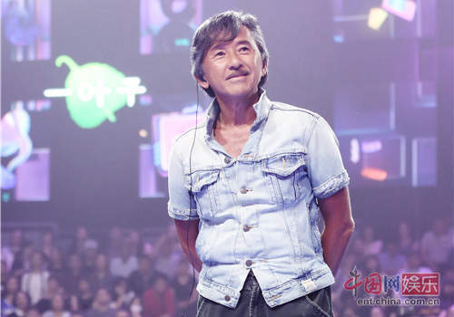 "林子祥唱着《数字人生》惊喜露面,提起自己夫人叶蒨文时也让人感觉