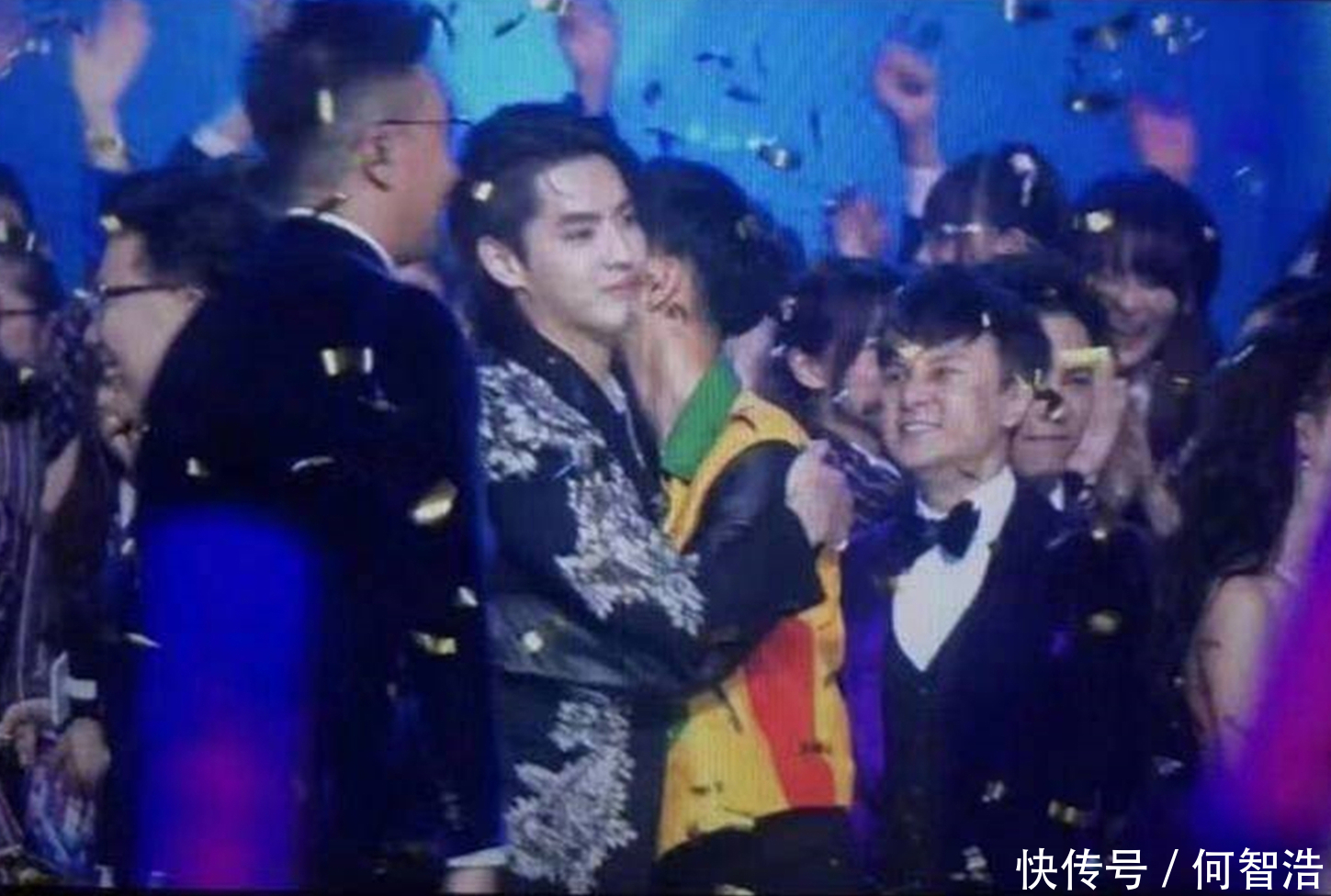 苦等4年终于和解, 吴亦凡主动拥抱黄子韬, 他还