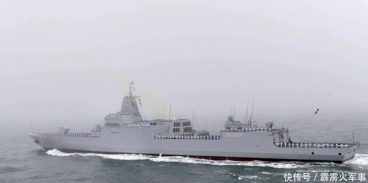 海军首艘万吨入列