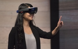 微软HoloLens酷炫无比 五段视频看它无所不能