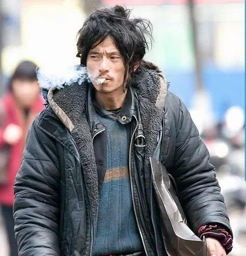 当年的最帅乞丐,一度成为焦点,现在8年过去,他
