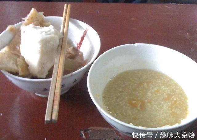 老寡妇去世前,试探三个女儿谁最孝顺,三顿饭三