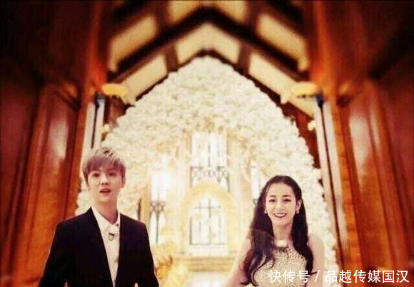 迪丽热巴的婚纱照,和很多男明星都很搭,唯独他