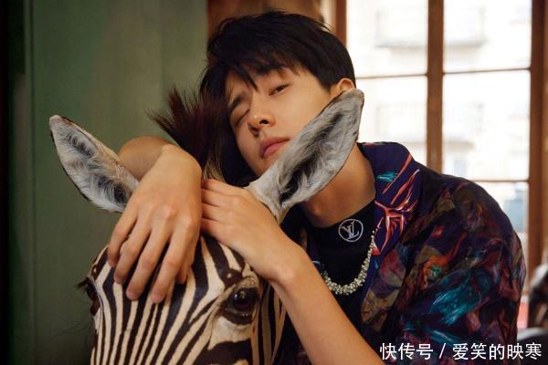 青年演员中的老戏骨,彭昱畅年纪最老,他是4个