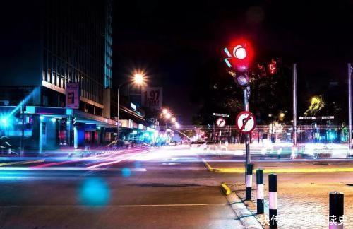 明明闯了红灯,为何迟迟没收到违章提醒信息交