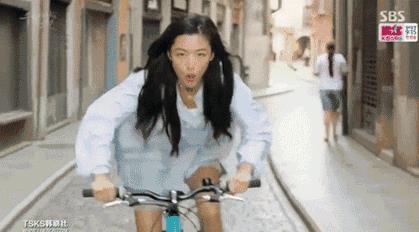 19岁少女撩千年鬼怪一条鱼泡到李敏镐 现在流行韩剧女主主动追爱？