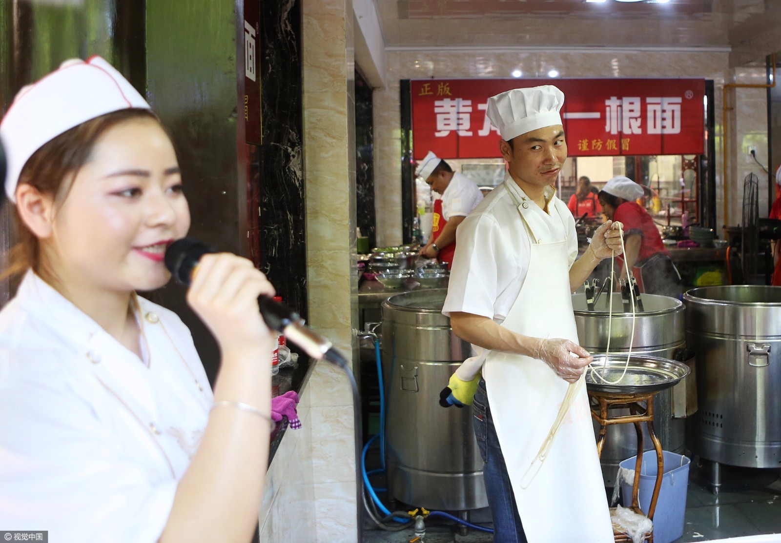 拉面小哥月薪5千不当网红 现在还招聘拉面学徒