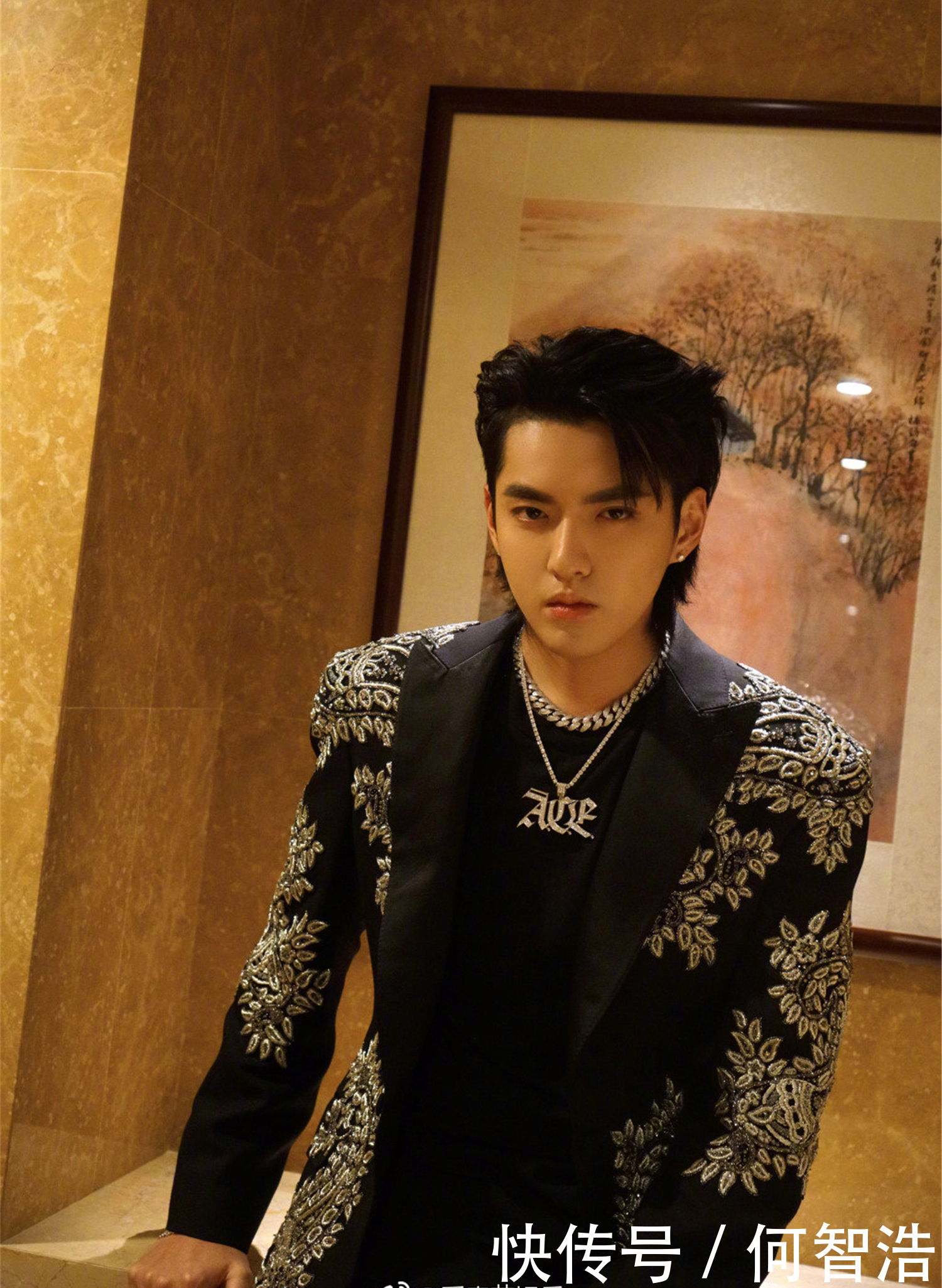 苦等4年终于和解, 吴亦凡主动拥抱黄子韬, 他还