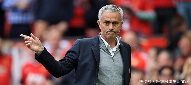 主教练排名_辽宁主教练杨鸣西装照